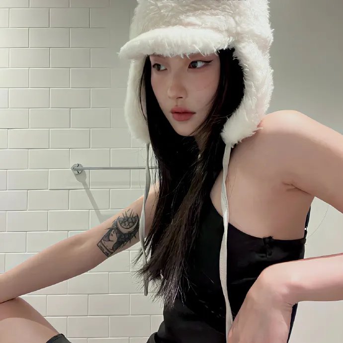 年轻女人